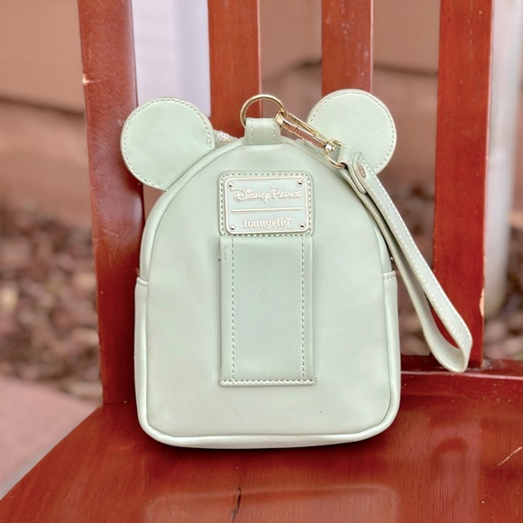 Disney Loungefly Minnie Mouse Sequin Wristlet - Mint Green Color - Picture 3 of 11